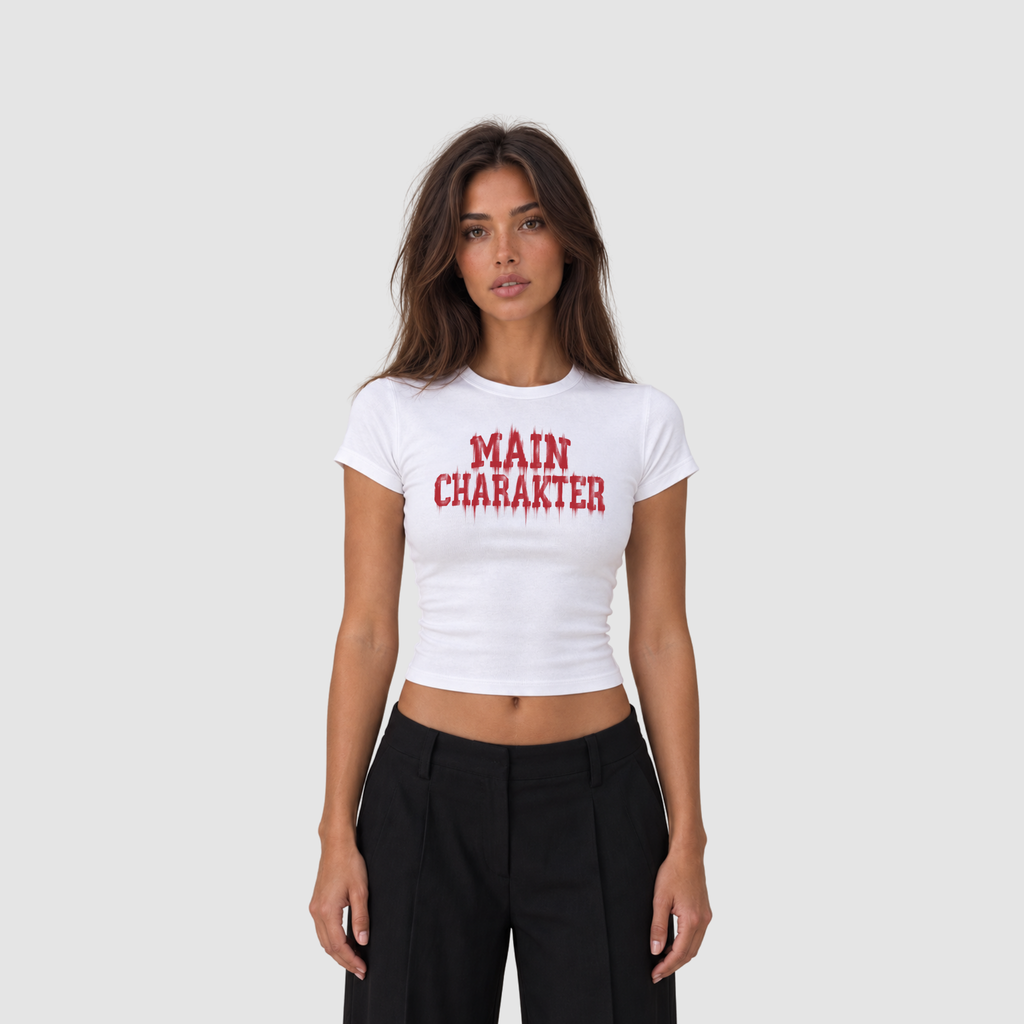 Baby Tee von RIZE mit Aufdruck: Main Charakter