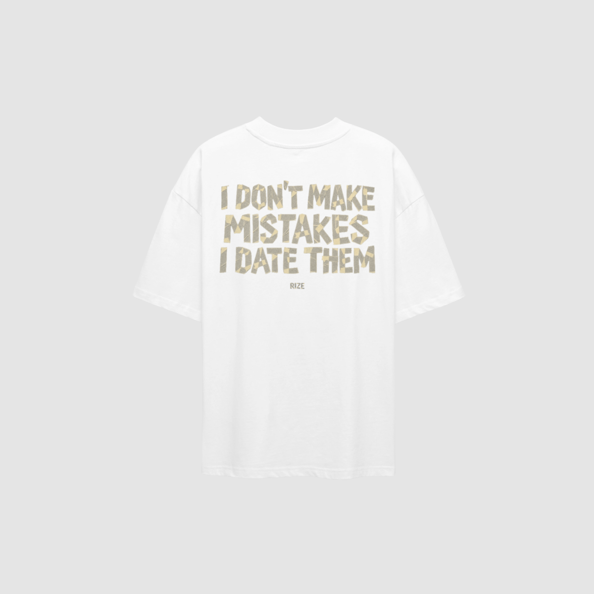T-Shirt von RIZE mit Aufdruck: I Don't Make Mistakes, I Date Them