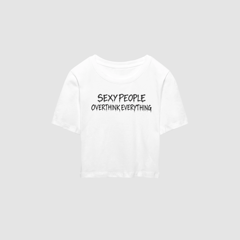 Baby Tee von RIZE mit Aufdruck: Sexy People Overthink Everything