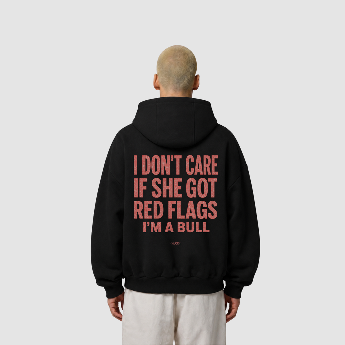 Hoodie von RIZE mit Aufdruck: I Don't Care If She Got Red Flags, I'm A Bull