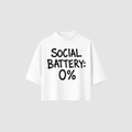 Boxy Tee von RIZE mit Aufdruck: Social Battery: 0%