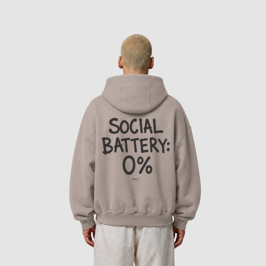 Hoodie von RIZE mit Aufdruck: Social Battery: 0%