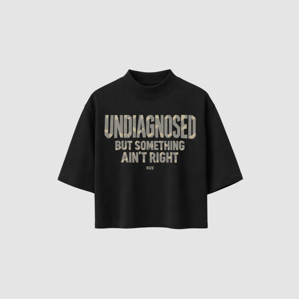 Boxy Tee von RIZE mit Aufdruck: Undiagnosed, But Something Ain't Right